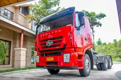 红岩 杰狮C100重卡 480马力 6X4 大件运输牵引车(CQ4255HXG334HH)